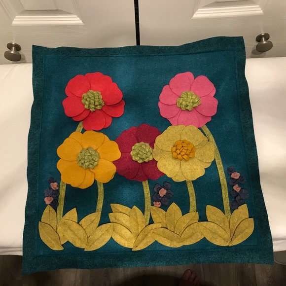 Beautiful Felt Pillow cover with flower details - Picture 3 of 6